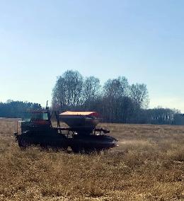 Аграрии Кожевниковского района вышли на подкормку многолетних трав