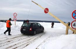 На двух ледовых переправах Томской области возросла транспортная нагрузка